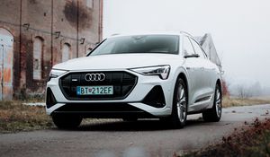 Превью обои audi, автомобиль, белый, вид спереди