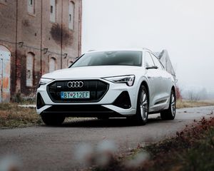 Превью обои audi, автомобиль, белый, вид спереди