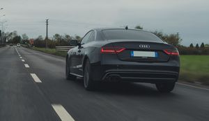 Превью обои audi, автомобиль, черный, дорога, асфальт, скорость