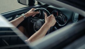 Превью обои audi, автомобиль, руки, руль