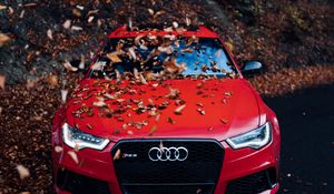 Превью обои audi, автомобиль, вид спереди, красный, бампер, листва, осень