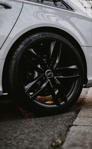 Превью обои audi, машина, серый, колесо, вид сбоку