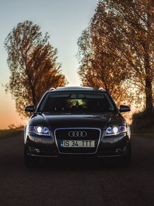 Превью обои audi q7, audi, автомобиль, дорога, вид спереди