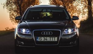 Превью обои audi q7, audi, автомобиль, дорога, вид спереди