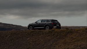 Превью обои audi q7, audi, автомобиль, внедорожник, черный, вид сбоку