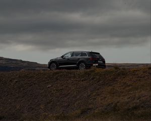 Превью обои audi q7, audi, автомобиль, внедорожник, черный, вид сбоку