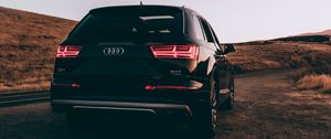 Превью обои audi q7, audi, автомобиль, внедорожник, черный, дорога