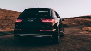 Превью обои audi q7, audi, автомобиль, внедорожник, черный, дорога