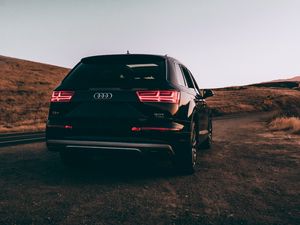 Превью обои audi q7, audi, автомобиль, внедорожник, черный, дорога