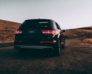 Превью обои audi q7, audi, автомобиль, внедорожник, черный, дорога