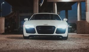 Превью обои audi r8, audi, автомобиль, белый, вид спереди, свет