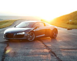 Превью обои audi r8, audi, спорткар, черный, дорога, солнечный свет
