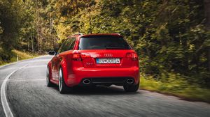 Превью обои audi rs4 audi, автомобиль, вид сзади, движение, дорога