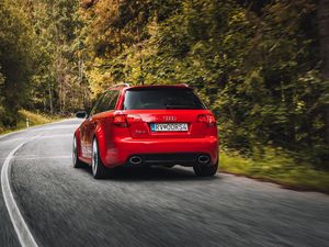 Превью обои audi rs4 audi, автомобиль, вид сзади, движение, дорога