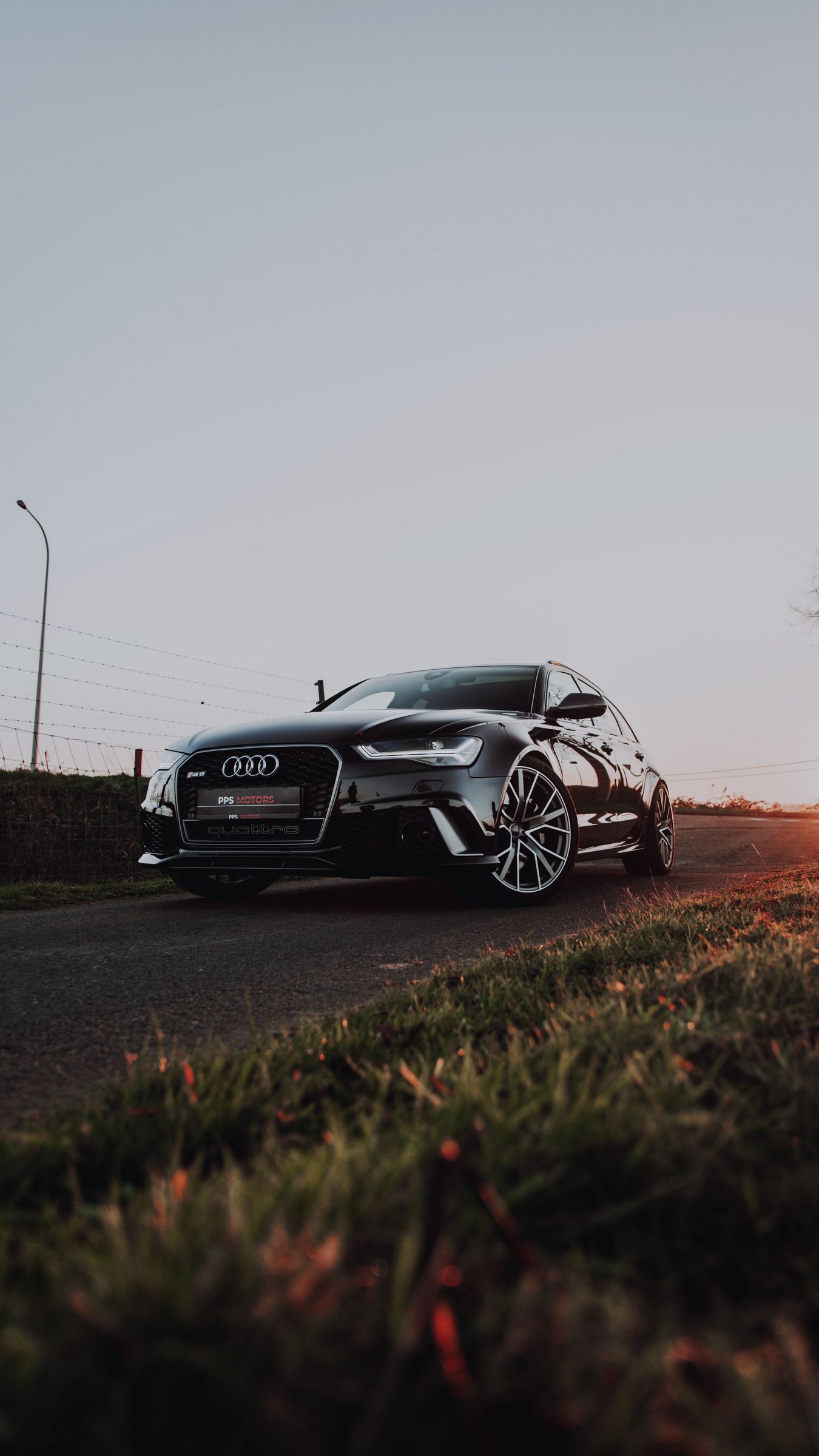 Скачать 1350x2400 audi rs6, audi, автомобиль, черный, дорога обои, картинки  iphone 8+/7+/6s+/6+ for parallax