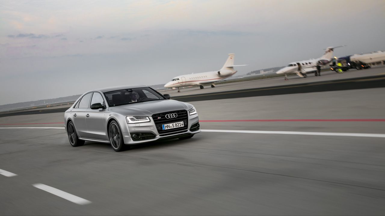 Обои audi s8, audi, автомобиль, серый, скорость, дорога