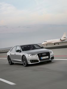 Превью обои audi s8, audi, автомобиль, серый, скорость, дорога