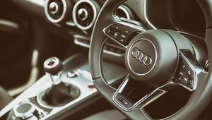 Превью обои audi, tts, руль, интерьер