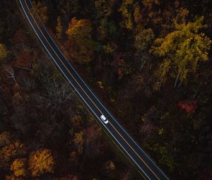 Превью обои авто, дорога, вид сверху, деревья