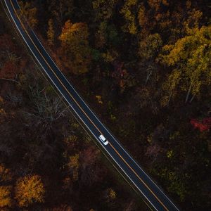 Превью обои авто, дорога, вид сверху, деревья