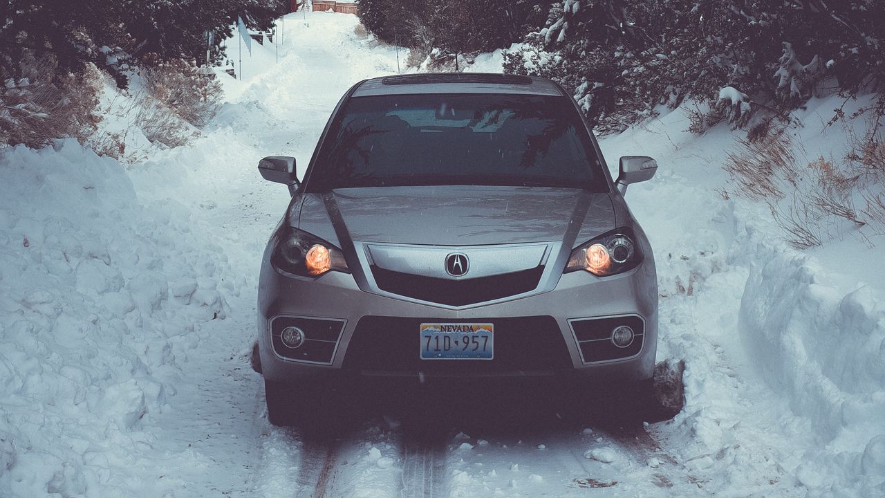 Обои авто, зима, вид спереди, снег, деревья