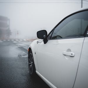 Превью обои автомобиль, белый, дорога, туман