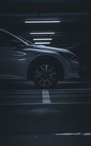 Превью обои автомобиль, белый, колесо, вид сбоку, темный