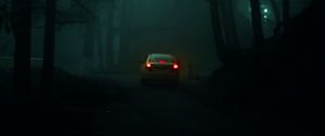Превью обои автомобиль, деревья, туман, мрак, размытость, темный