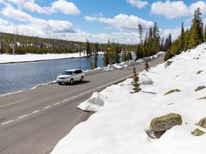 Превью обои автомобиль, дорога, река, снег, белый