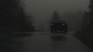 Превью обои автомобиль, дорога, туман, темный