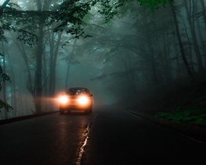 Превью обои автомобиль, фары, туман, свет, деревья, дорога