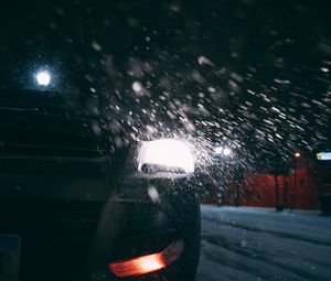 Превью обои автомобиль, фары, вид сзади, снег, ночь