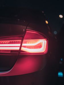 Превью обои автомобиль, фонарь, подсветка, красный