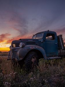 Превью обои автомобиль, грузовик, старый, ржавчина