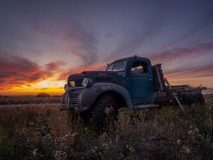 Превью обои автомобиль, грузовик, старый, ржавчина