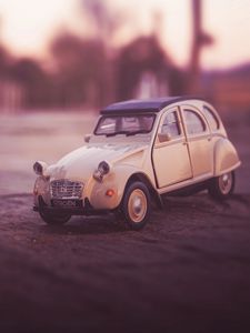 Превью обои автомобиль, игрушка, ретро, вид сбоку