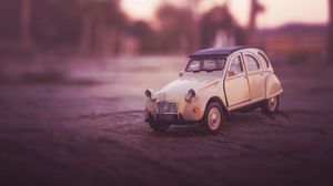 Превью обои автомобиль, игрушка, ретро, вид сбоку