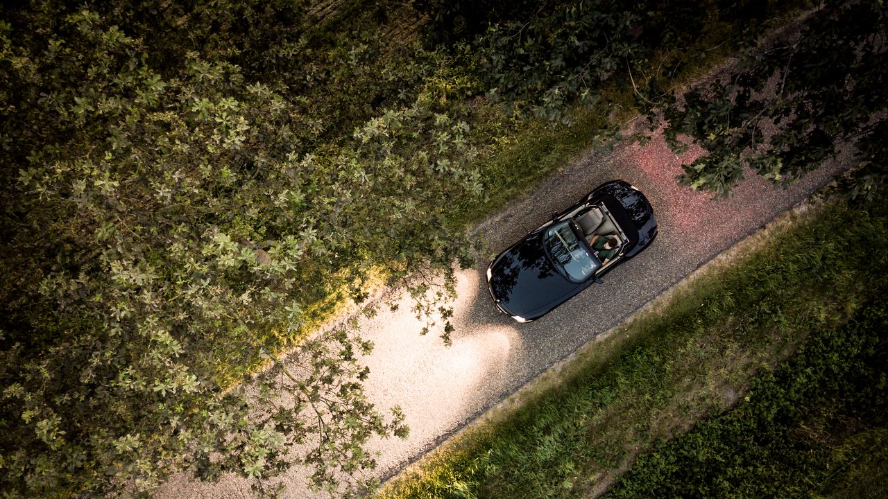 Обои автомобиль, кабриолет, вид сверху, дорога