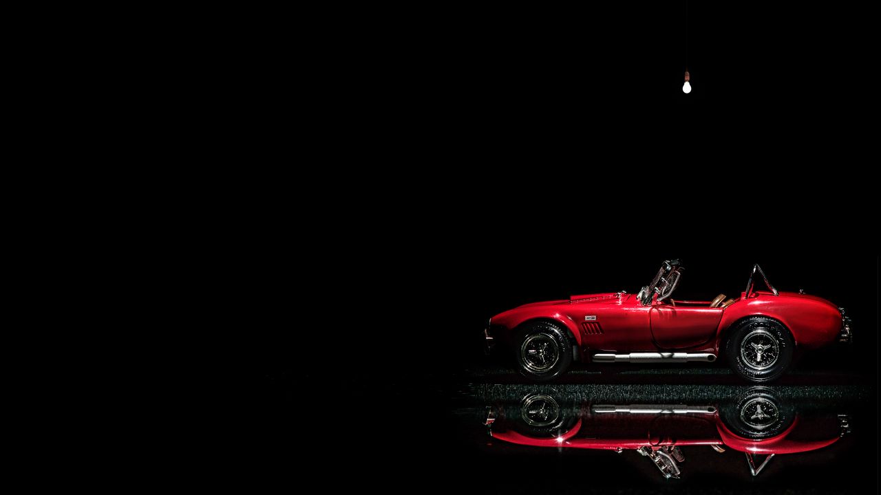 Обои автомобиль, красный, ретро, игрушка, отражение, темный