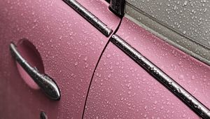 Превью обои автомобиль, мокрый, капли, розовый