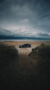 Превью обои автомобиль, пляж, песок, шторм, побережье