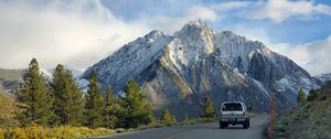 Превью обои автомобиль, серый, дорога, горы