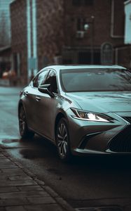 Превью обои автомобиль, серый, фара, дорога, вид спереди