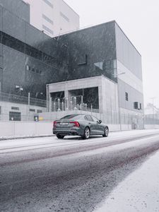 Превью обои автомобиль, серый, улица, снег