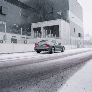 Превью обои автомобиль, серый, улица, снег