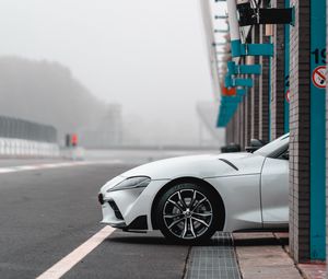 Превью обои автомобиль, спорткар, белый, трек