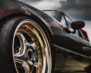 Превью обои автомобиль, спорткар, колесо, вид снизу, черный