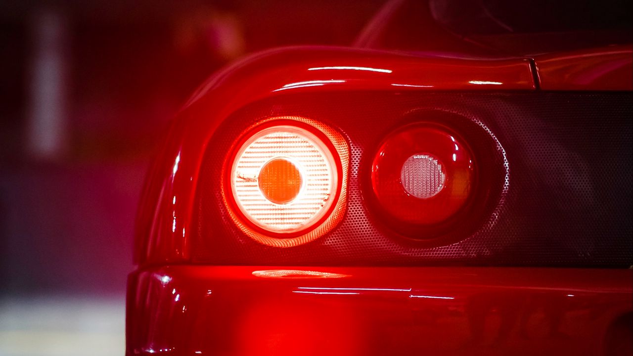 Обои автомобиль, спорткар, красный, фонари, свет, вид сзади