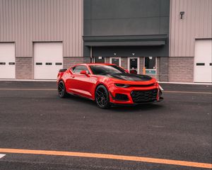 Превью обои автомобиль, спорткар, красный, асфальт, стоянка