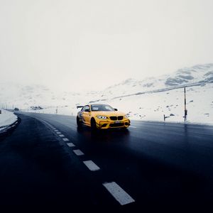 Превью обои автомобиль, спорткар, желтый, дорога, снег